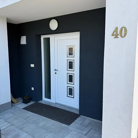 Apartma 23 *